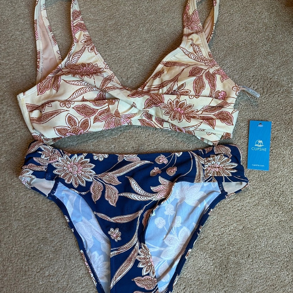 NWT Cupshe bikini set size MEDIUM